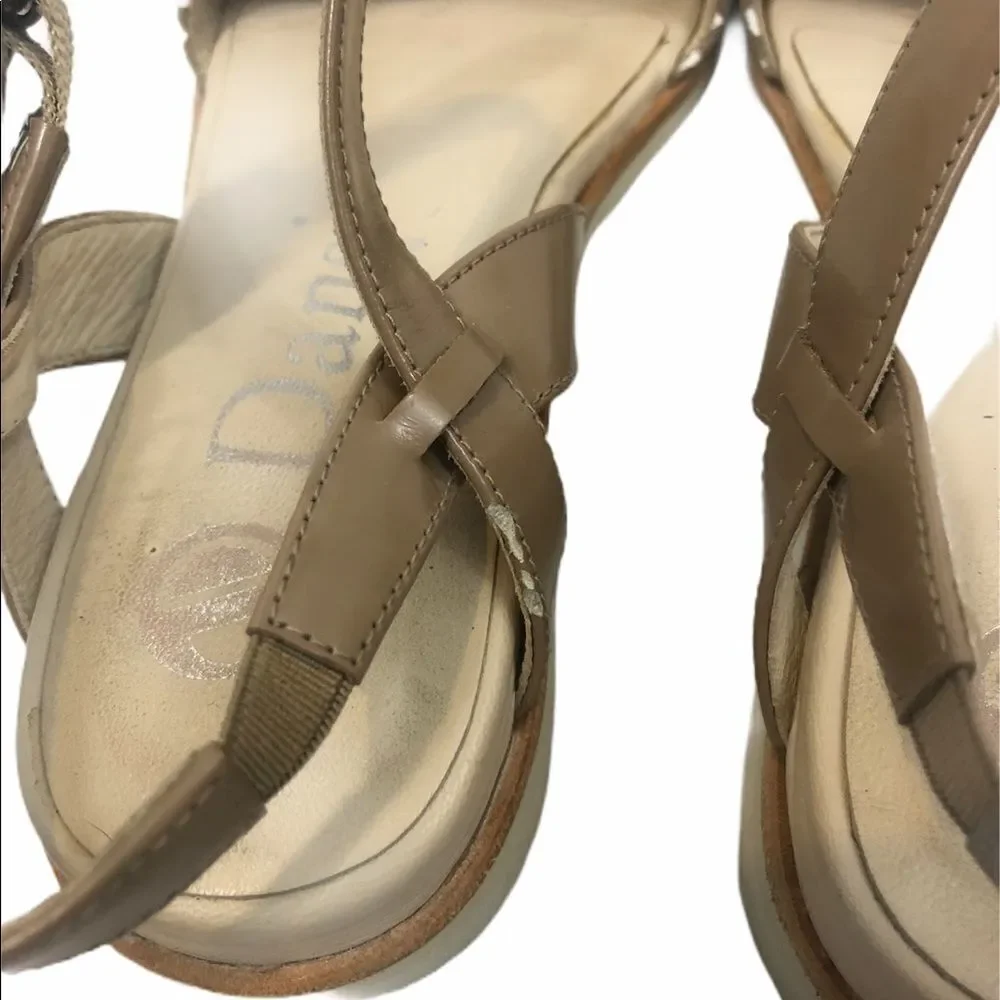 Dansi Open toe‎ Sandals Beige Kids size 2.5-3